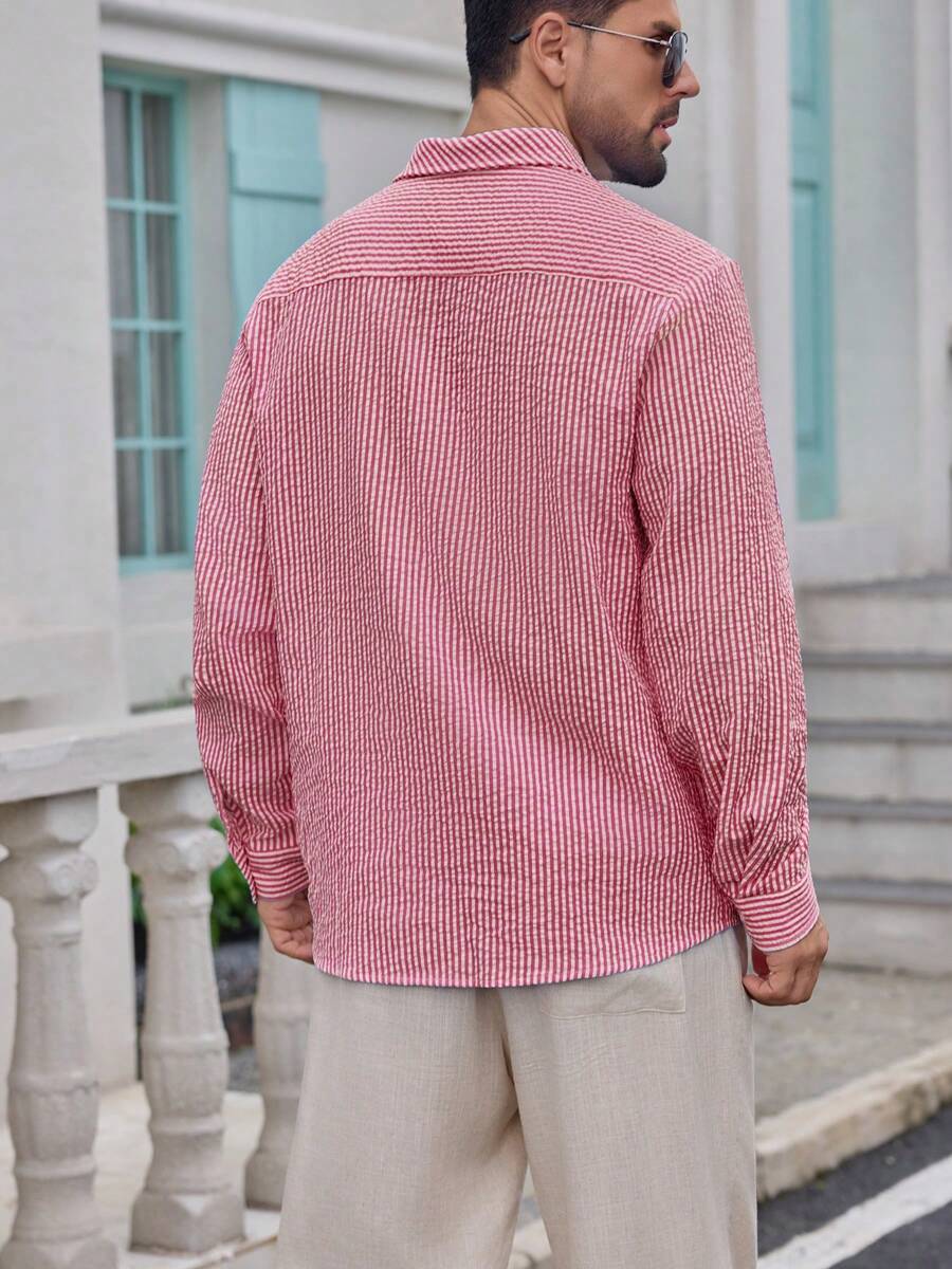 Camisa Masculina de Tecido Texturizado com Listras