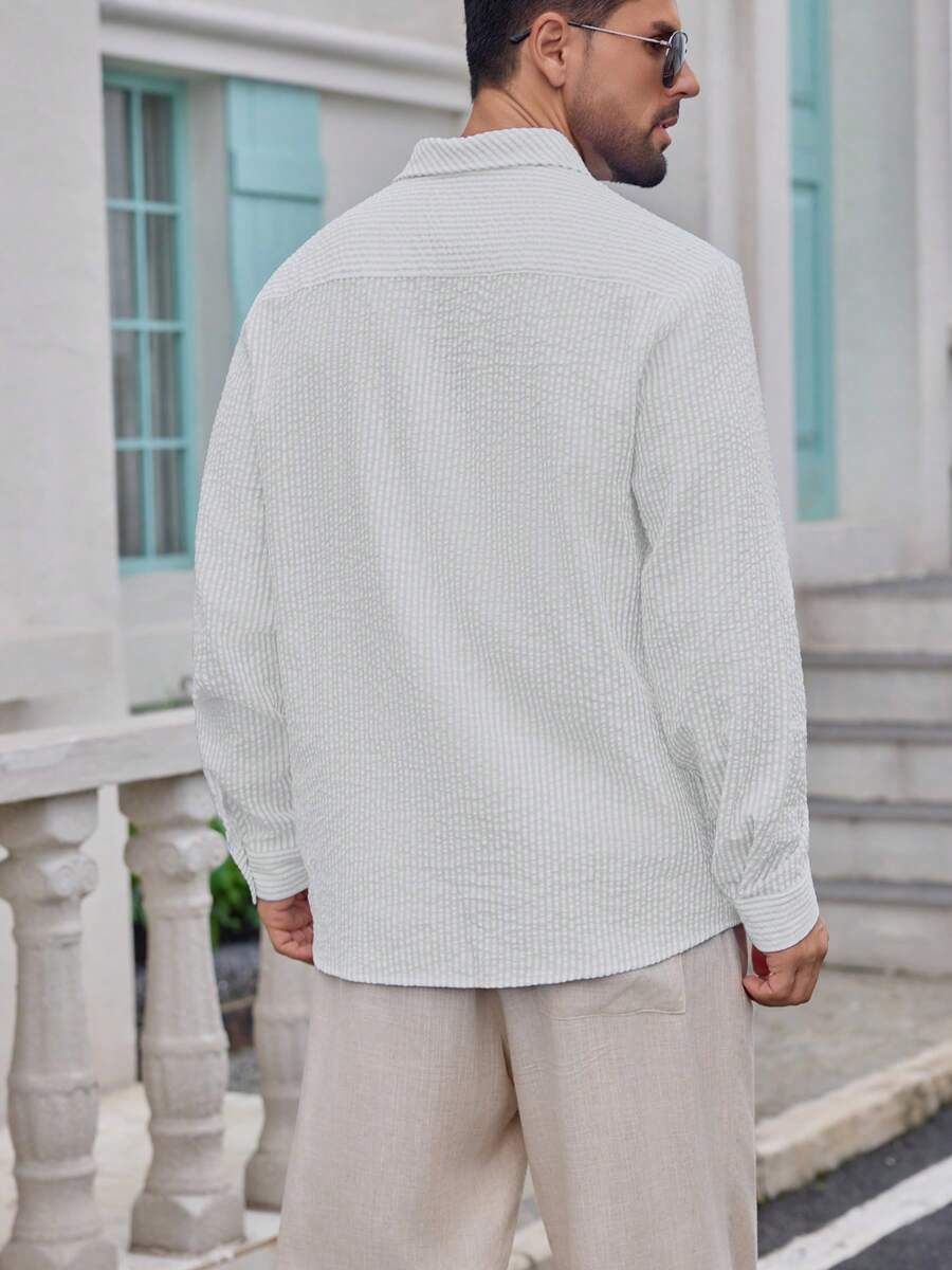 Camisa Masculina de Tecido Texturizado com Listras