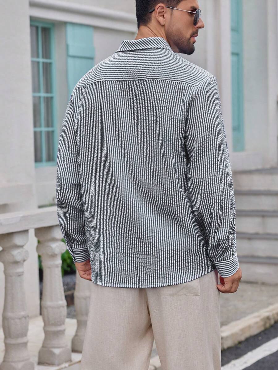 Camisa Masculina de Tecido Texturizado com Listras