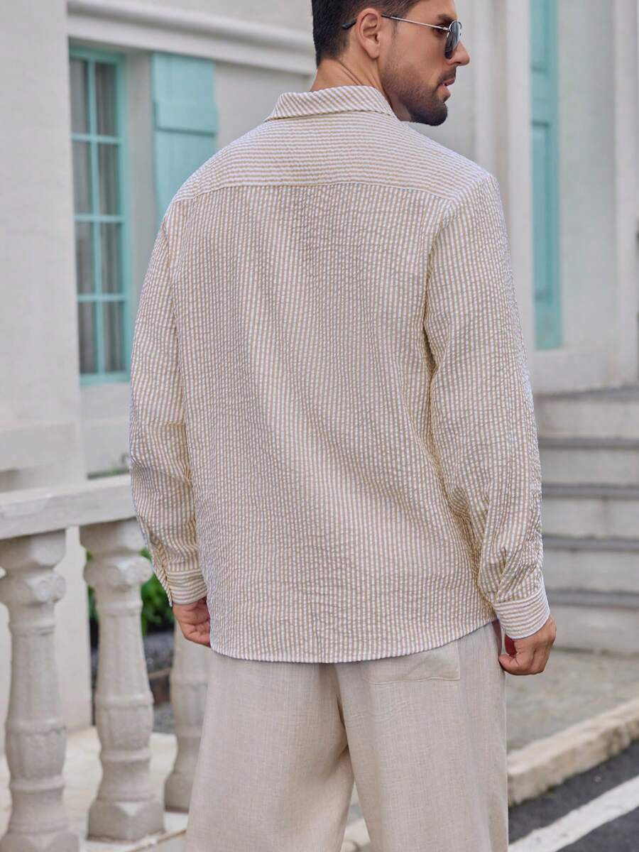 Camisa Masculina de Tecido Texturizado com Listras