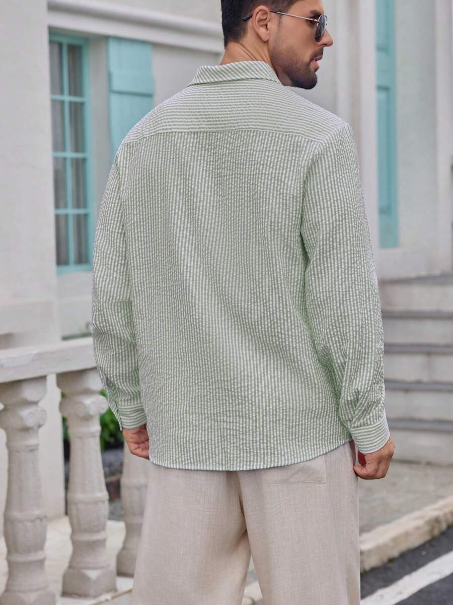 Camisa Masculina de Tecido Texturizado com Listras