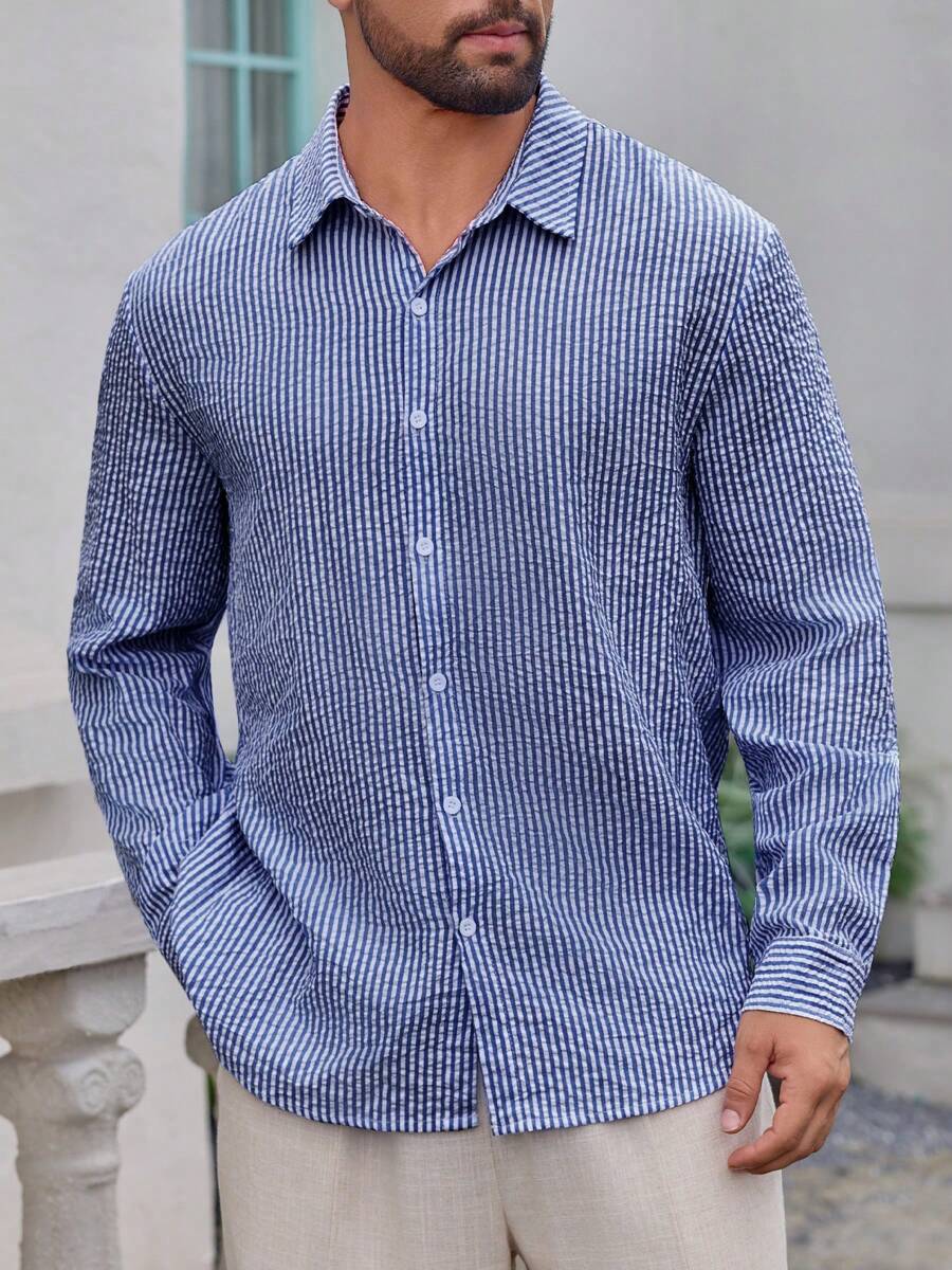 Camisa Masculina de Tecido Texturizado com Listras