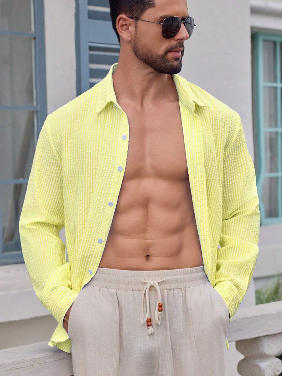 Camisa Masculina de Tecido Texturizado com Listras