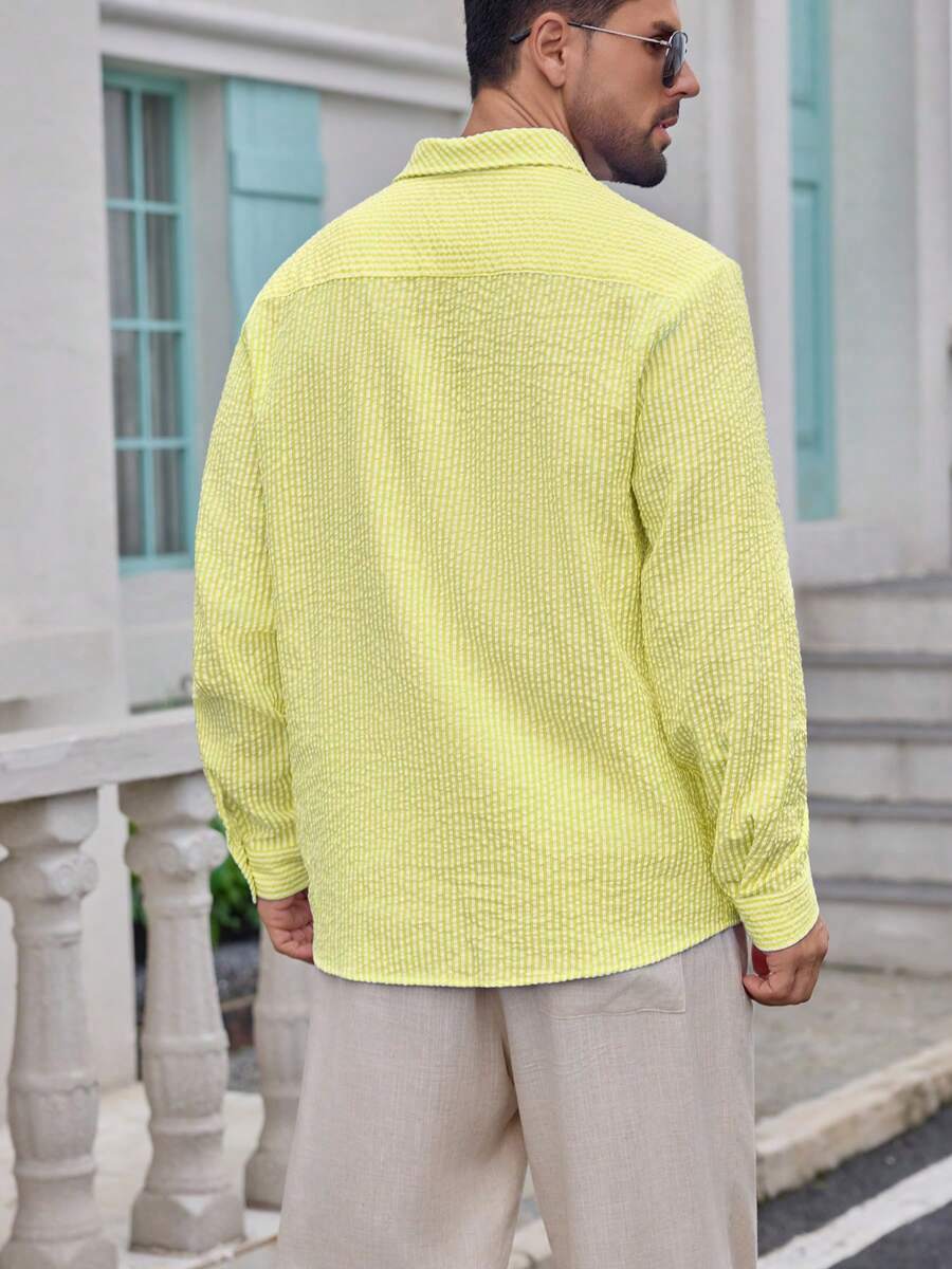 Camisa Masculina de Tecido Texturizado com Listras