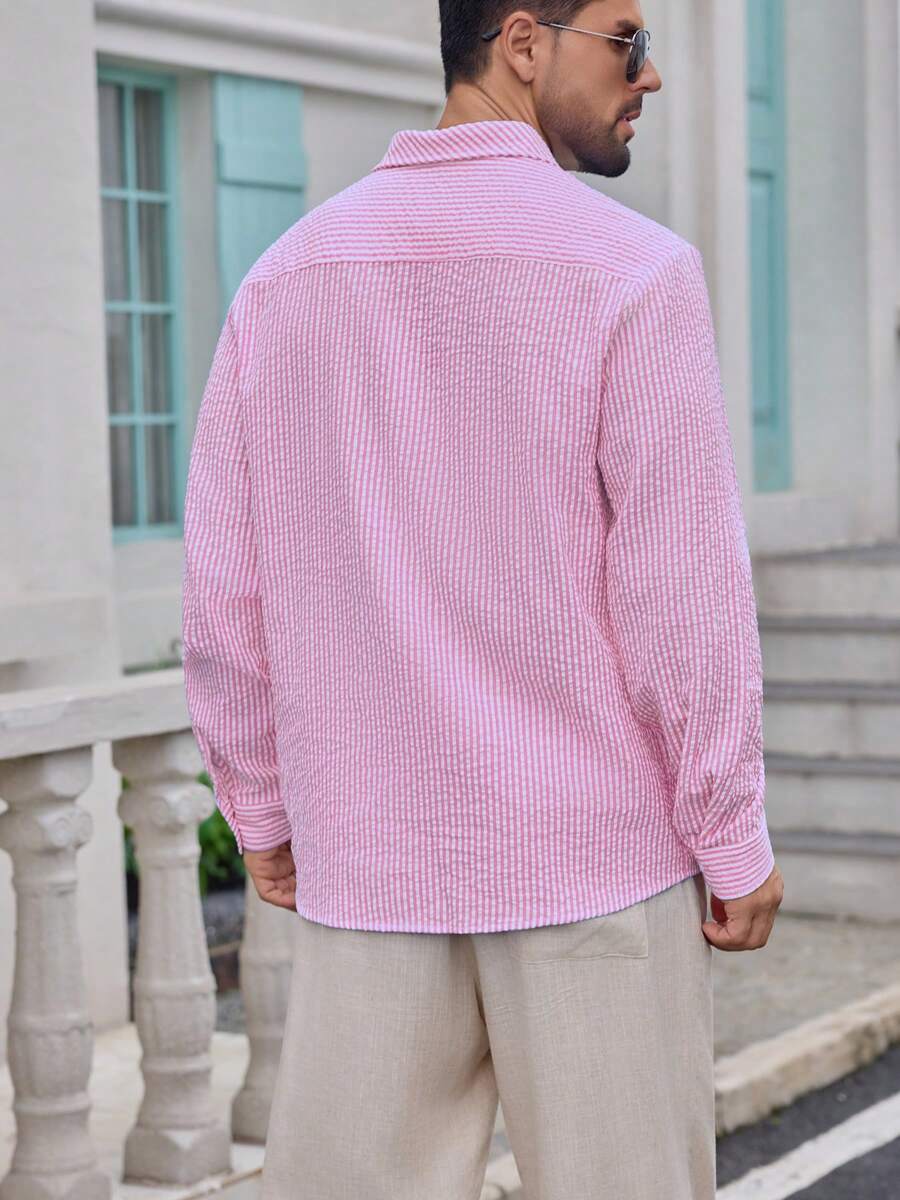 Camisa Masculina de Tecido Texturizado com Listras