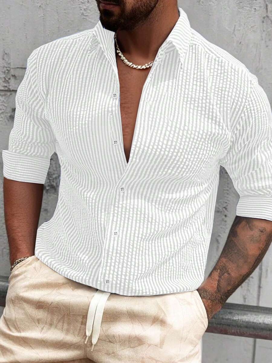Camisa Masculina de Tecido Texturizado com Listras