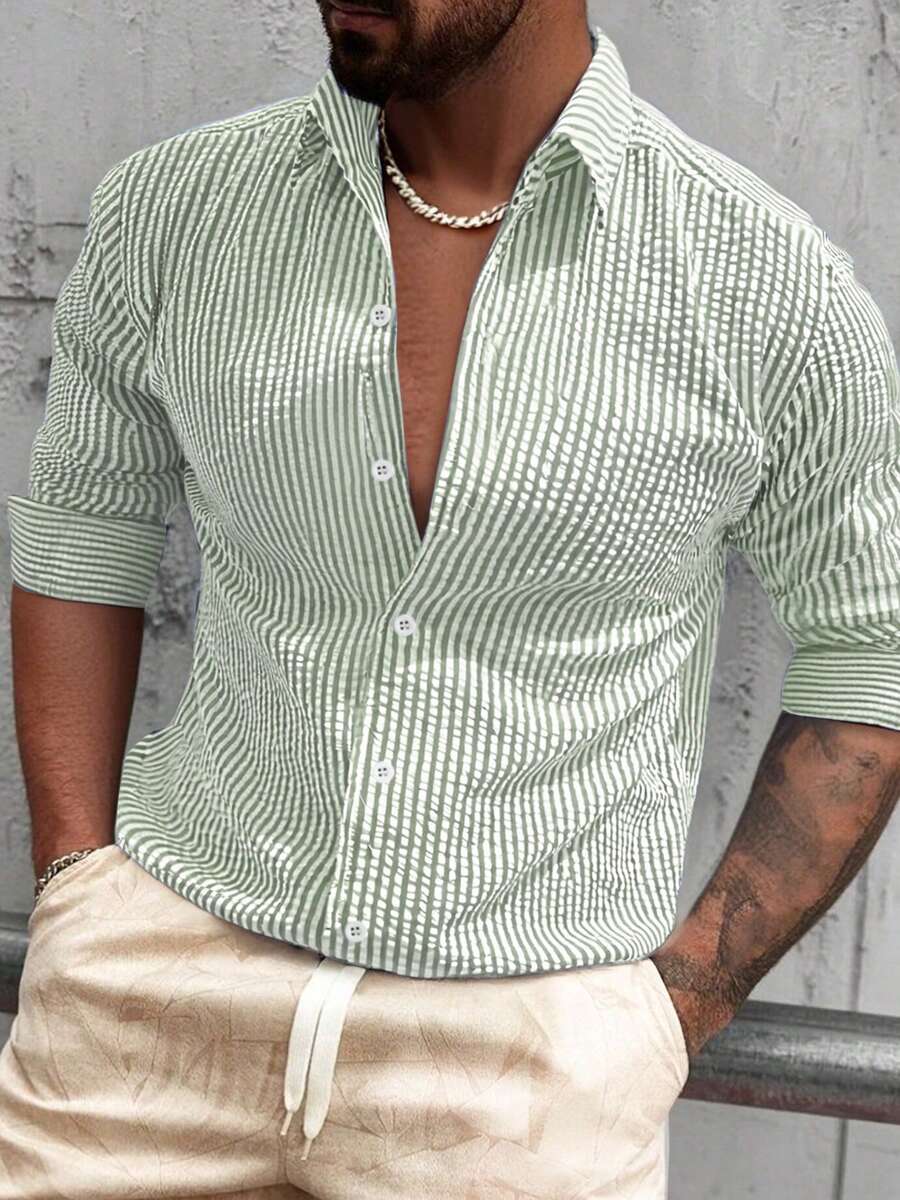 Camisa Masculina de Tecido Texturizado com Listras